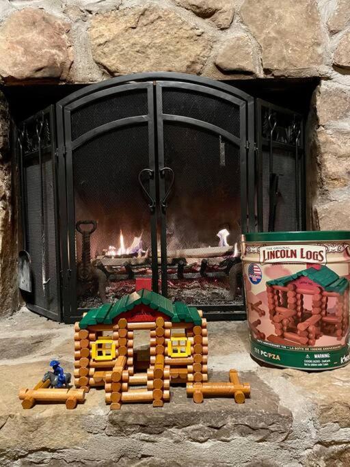 Holiday home Very Private, Real Log With Hot Tub! Sevierville
