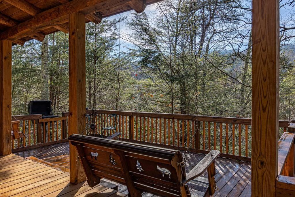 Holiday home Very Private, Real Log With Hot Tub!