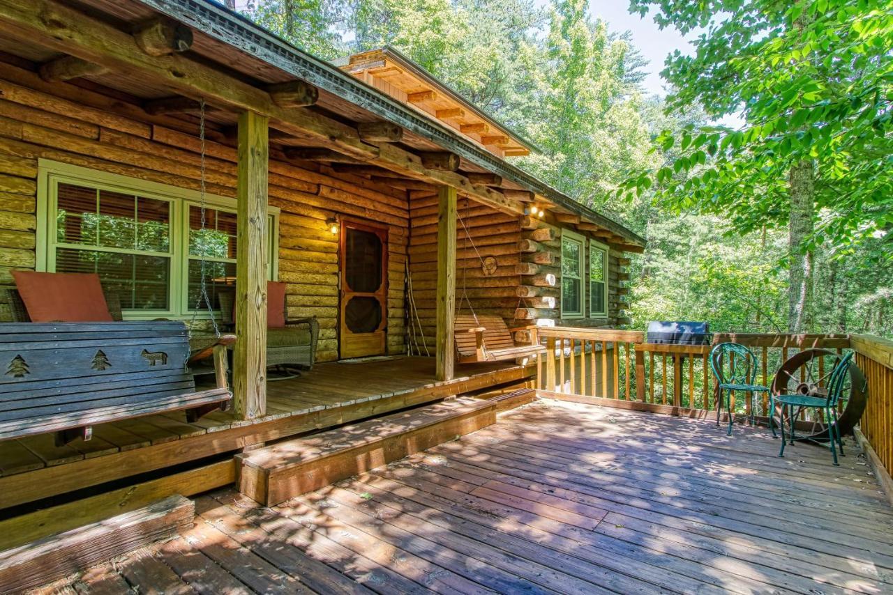 Very Private, Real Log With Hot Tub!